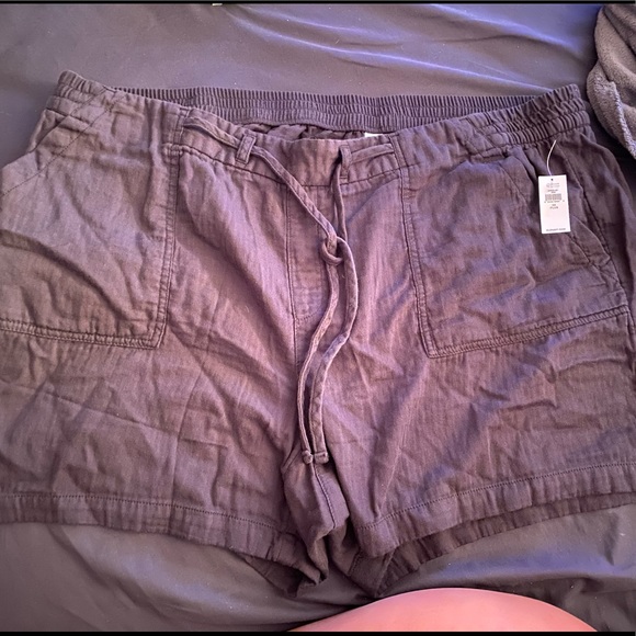 Black shorts (dark charcoal color) - Picture 1 of 1